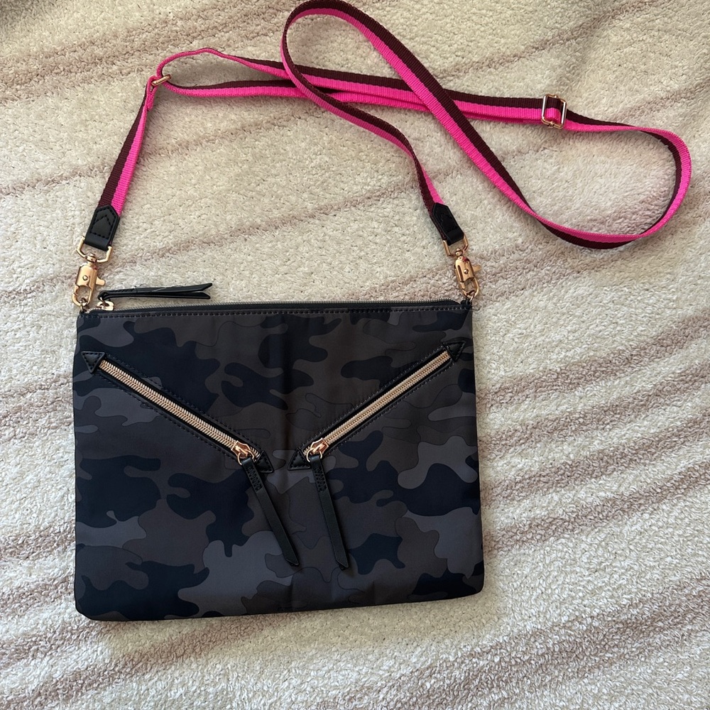 Stella & Dot Stylish Camouflage Bag with bright detachable Crossbody strap. NWOT